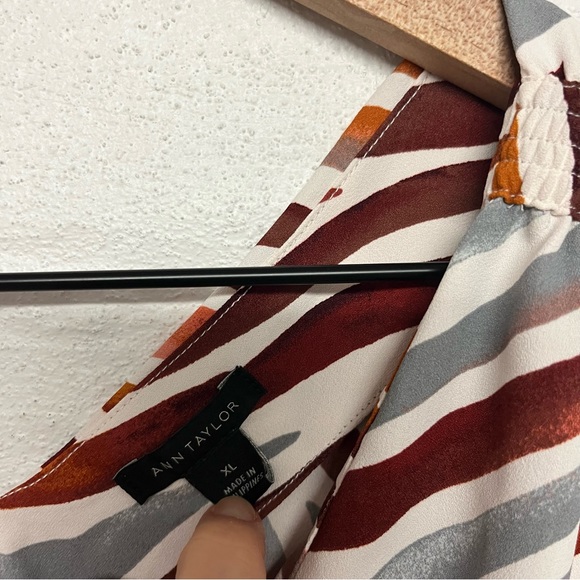 Ann Taylor Zebra Stripe Gathered Tie Waist Top Size XL Sleeveless V-Neck - Picture 4 of 4